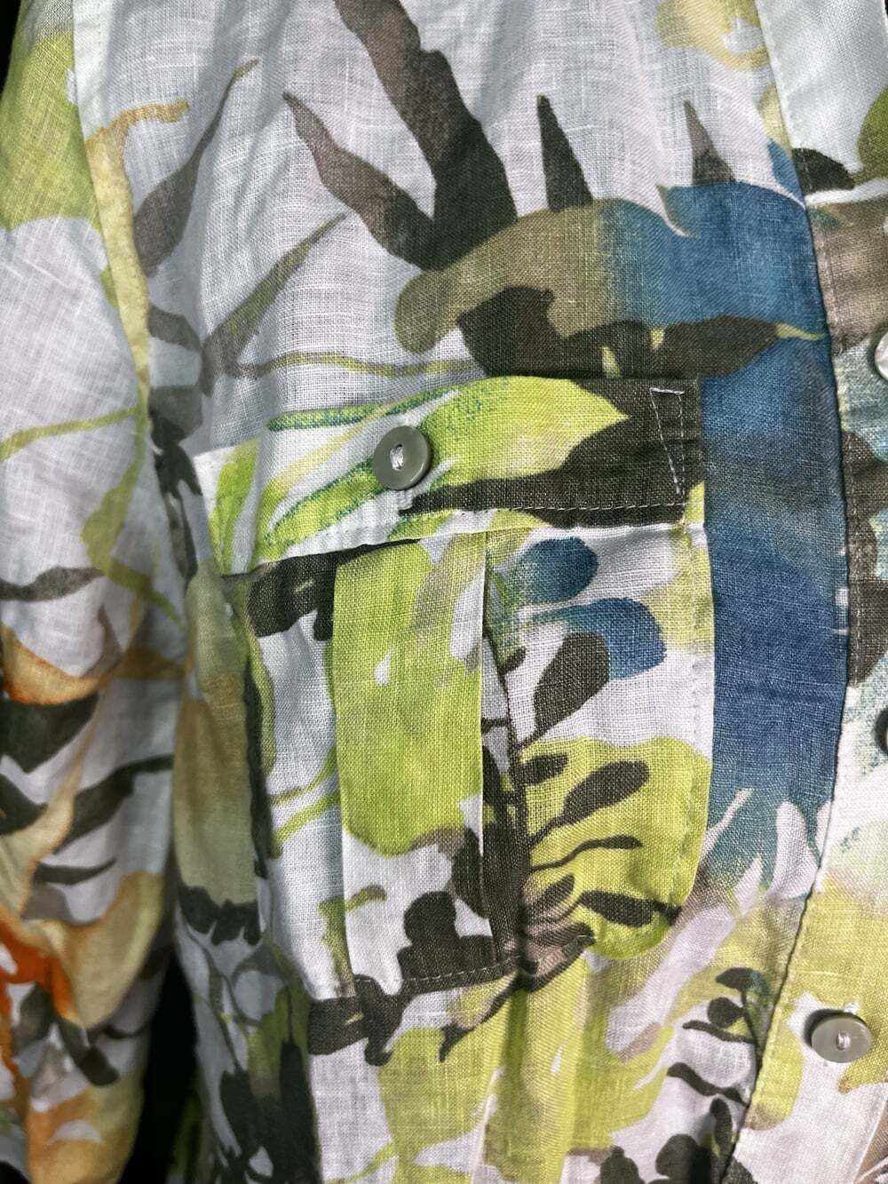 Chicos Abstract Art No-Iron Linen Button Down Shirt Blouse Top Tropical Sz 0 - Picture 5 of 8